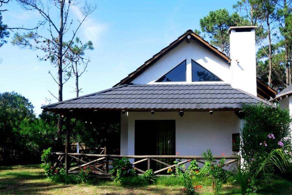 Punta Colorada Lodge *